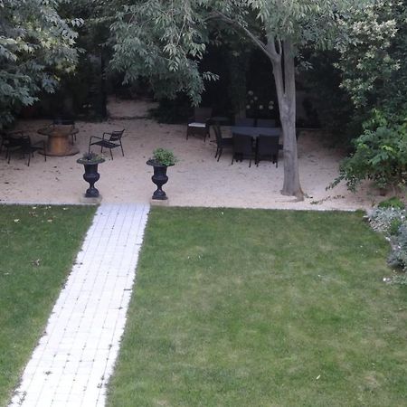 Chambre Cote Jardin Nimes Bagian luar foto